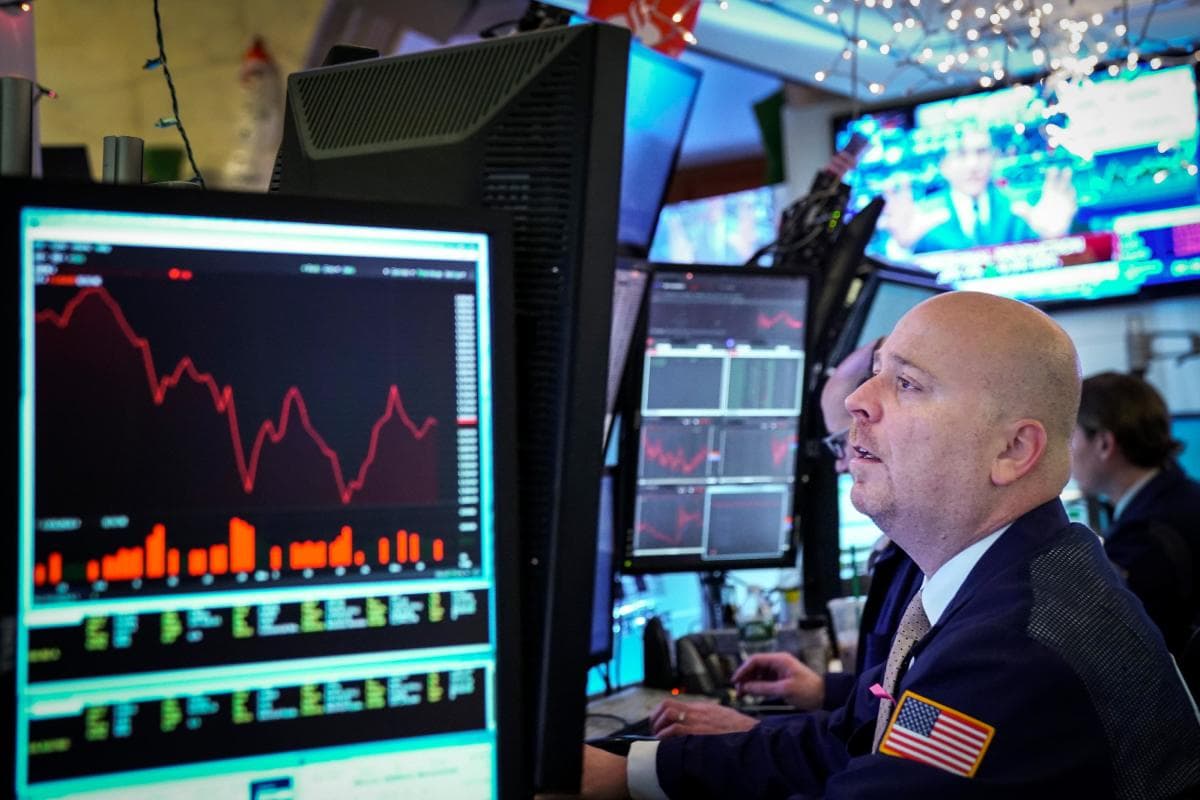 Hundreds of Stocks Hit 12-Month Lows as Stagflation Rises